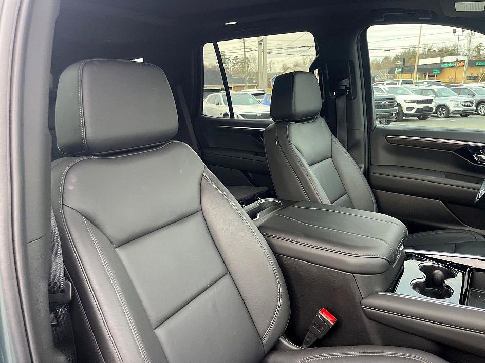 Used 2025 Chevrolet Tahoe Z71 w/ Comfort Package image 32