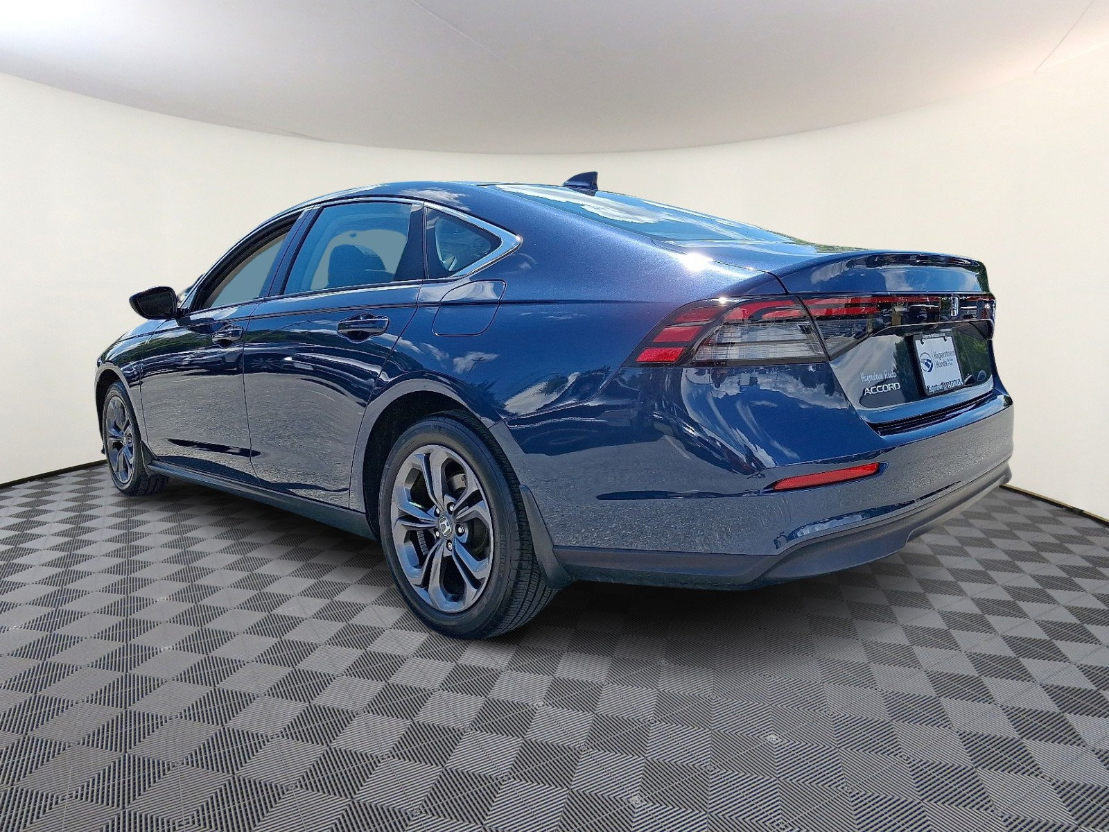 Used 2023 Honda Accord EX image 4