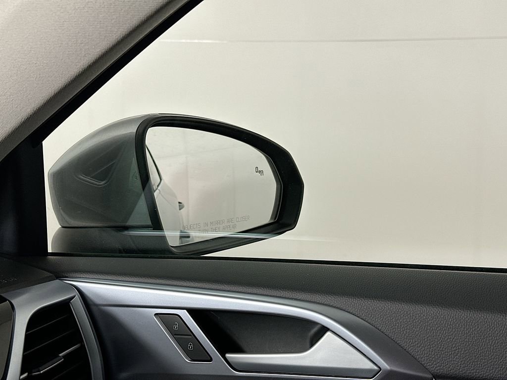 Used 2025 Volkswagen Taos SE image 24