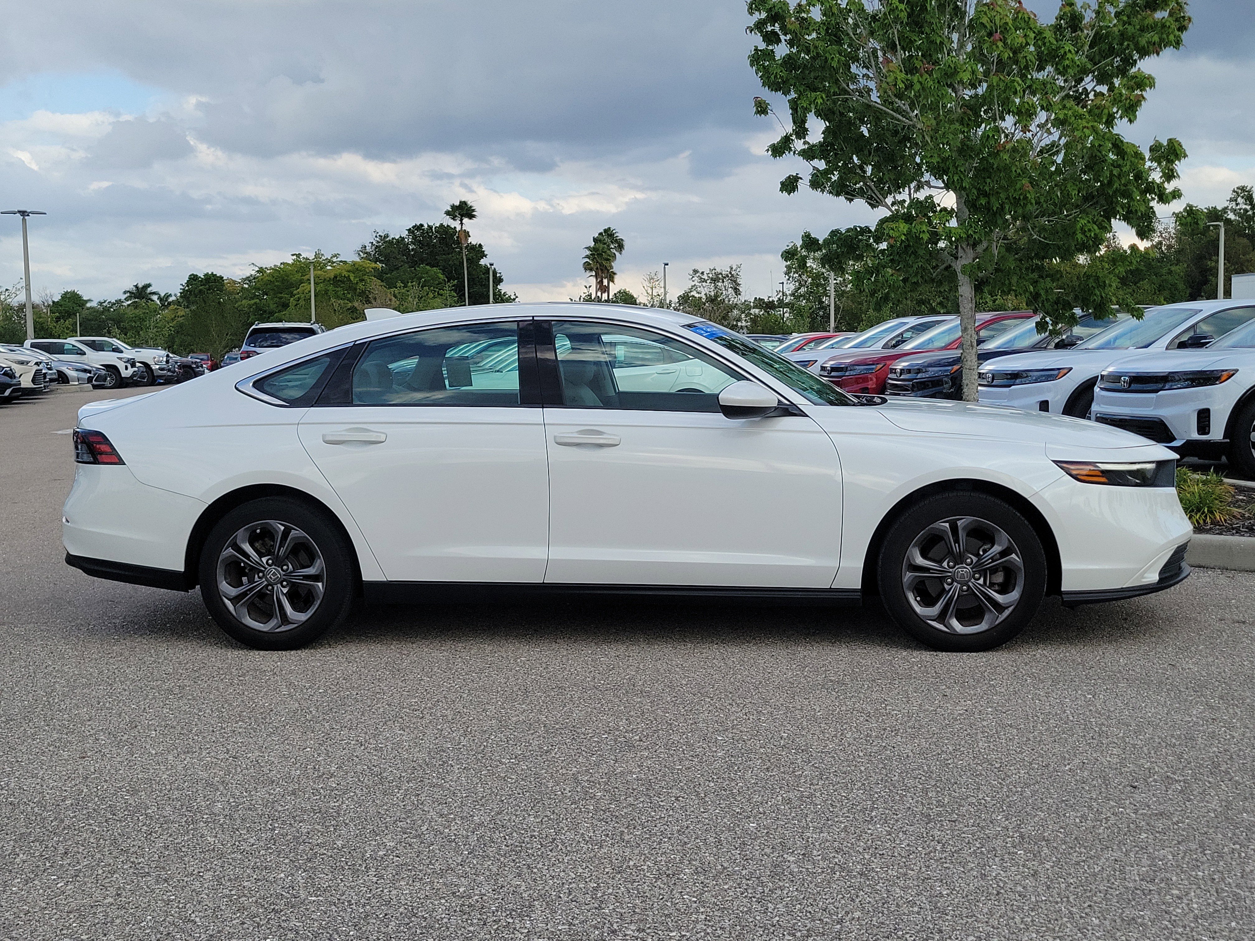Used 2023 Honda Accord EX image 3