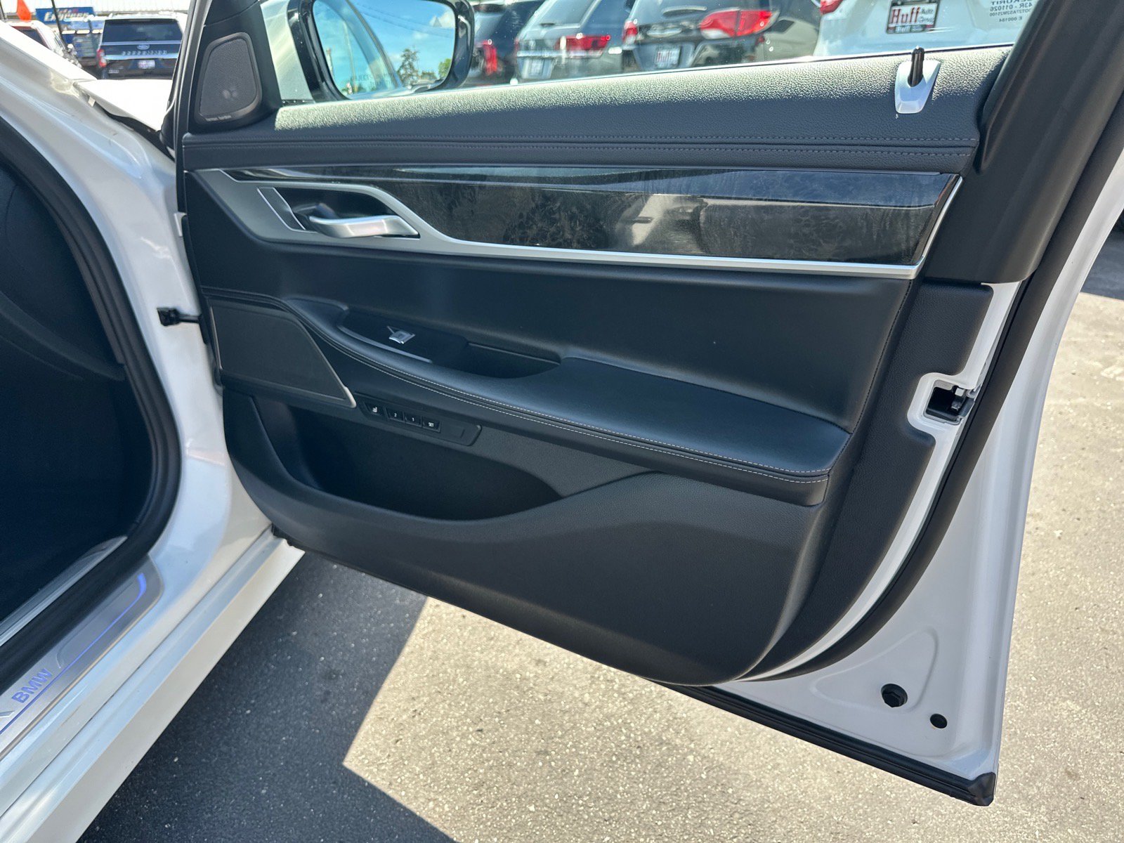 Used 2020 BMW 745e xDrive AWD/4WD image 33