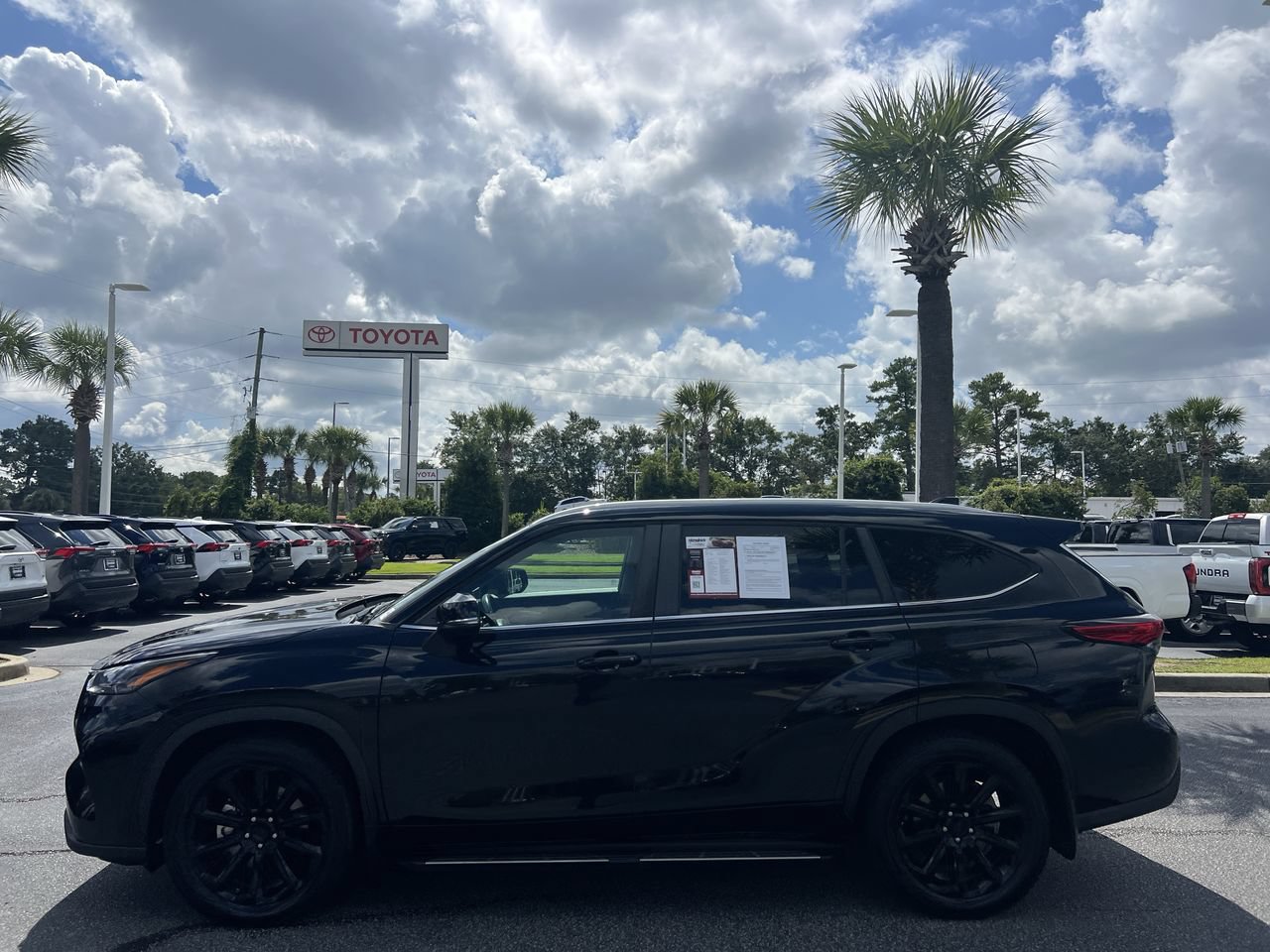 Used 2023 Toyota Highlander XLE FWD image 7