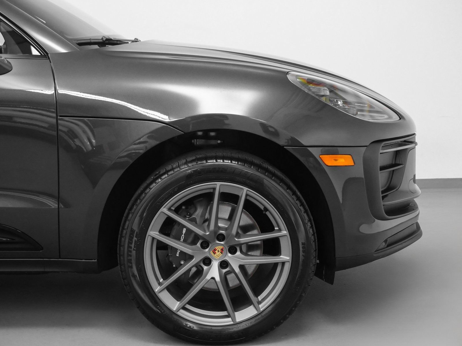 Certified 2025 Porsche Macan AWD/4WD image 12