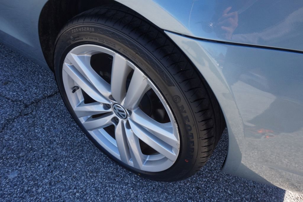 Used 2013 Volkswagen Eos Executive FWD image 10
