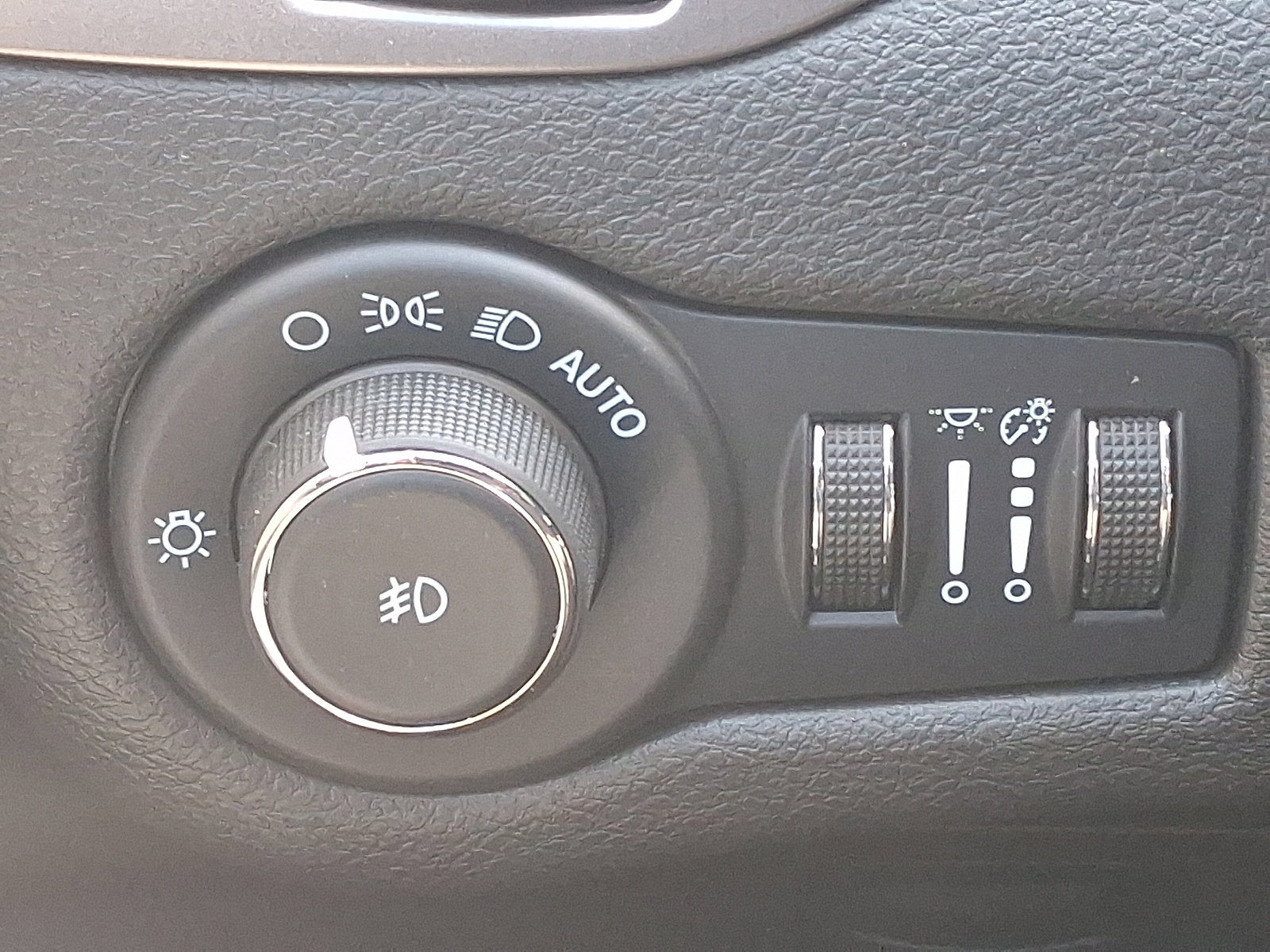 Used 2022 Jeep Cherokee Limited image 26