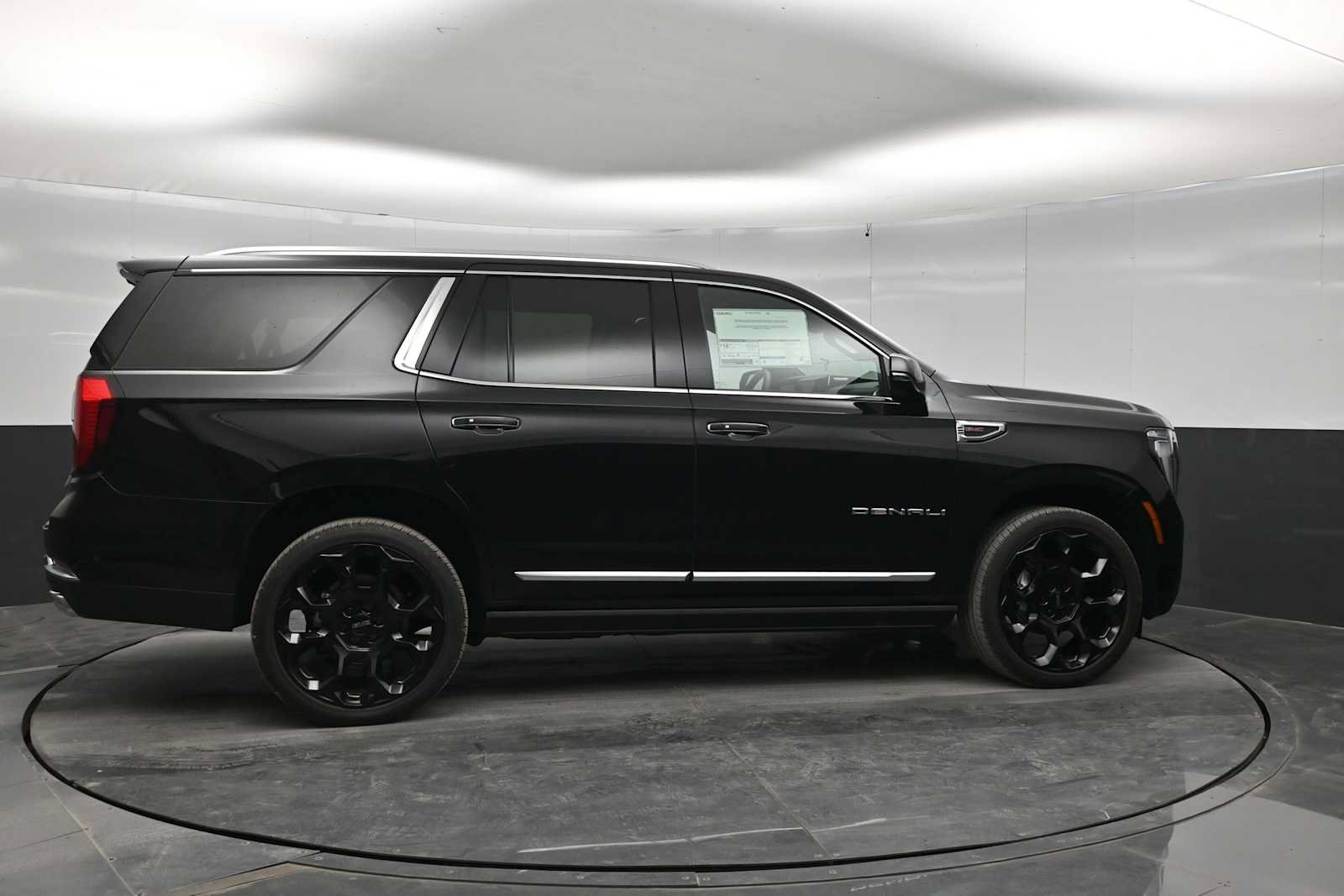 New 2027 GMC Yukon Denali w/ Denali Reserve Package AWD/4WD image 9