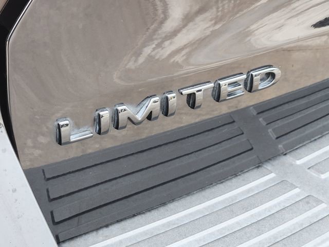 Used 2023 Ford Expedition Limited RWD image 12