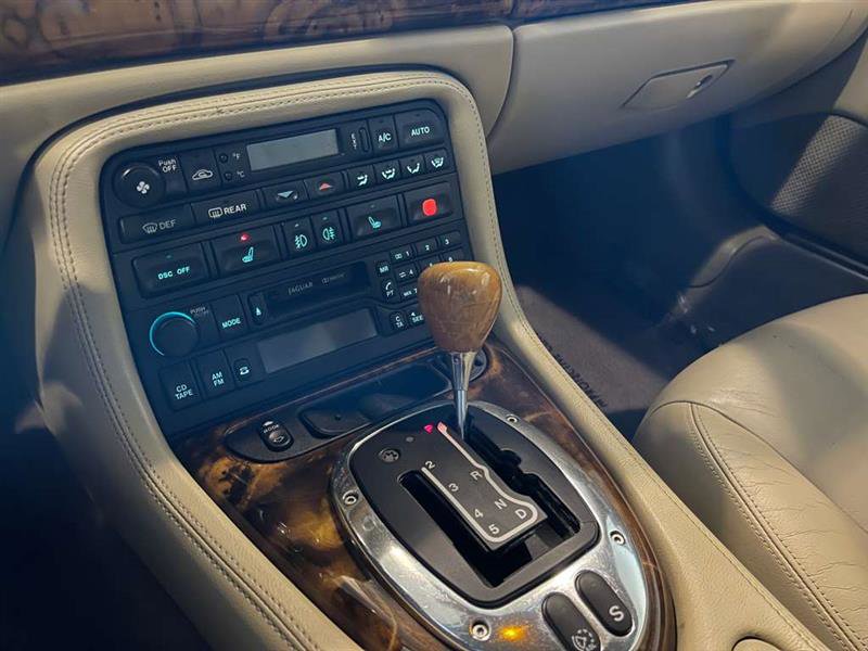 Used 2006 Jaguar XK8 Convertible image 87