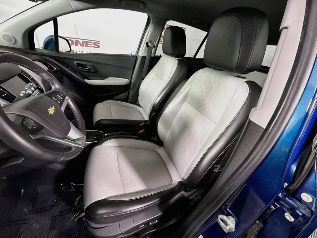 Used 2020 Chevrolet Trax LT w/ LT Convenience Package FWD image 24