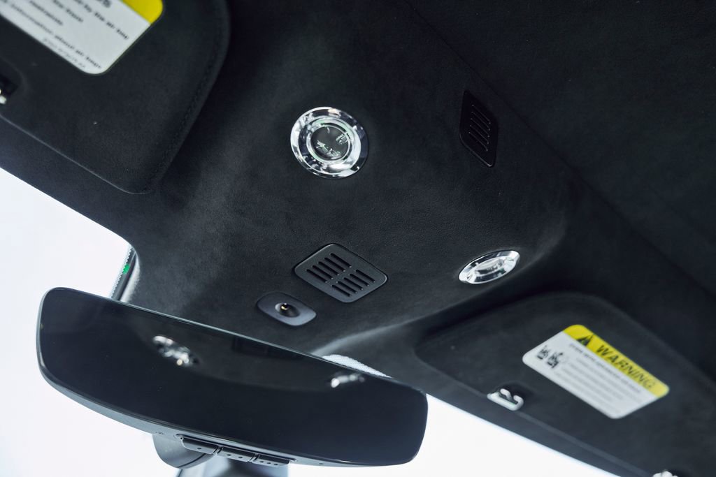 Used 2023 Aston Martin V12 Vantage RWD image 65