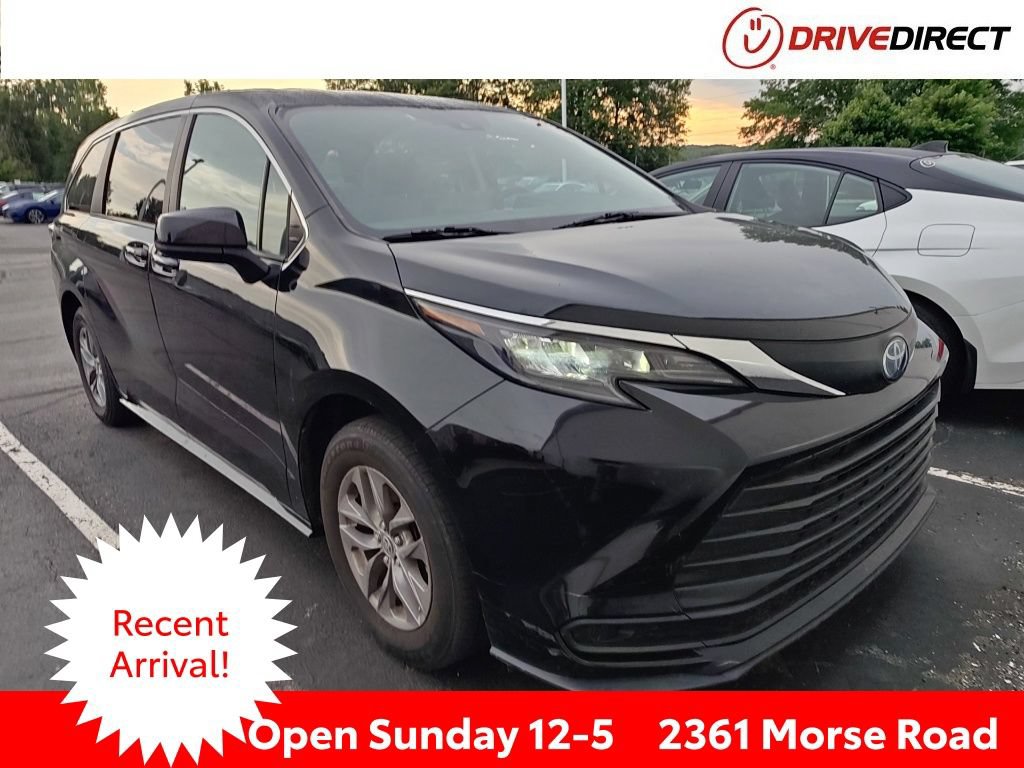 Used 2024 Toyota Sienna LE FWD image 1