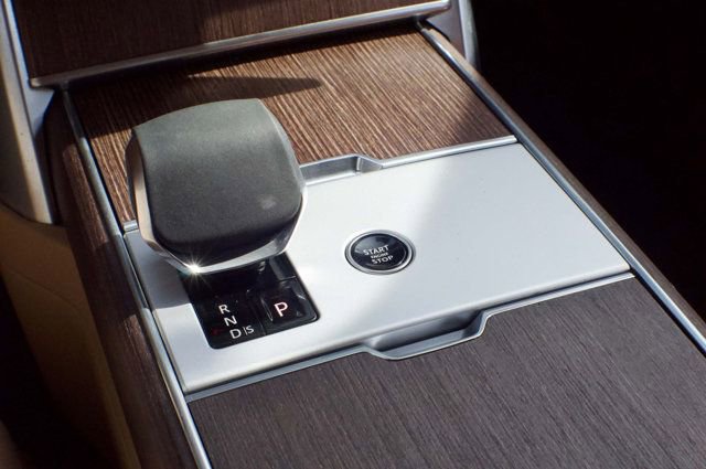 Used 2025 Land Rover Range Rover Long Wheelbase SE AWD/4WD image 30