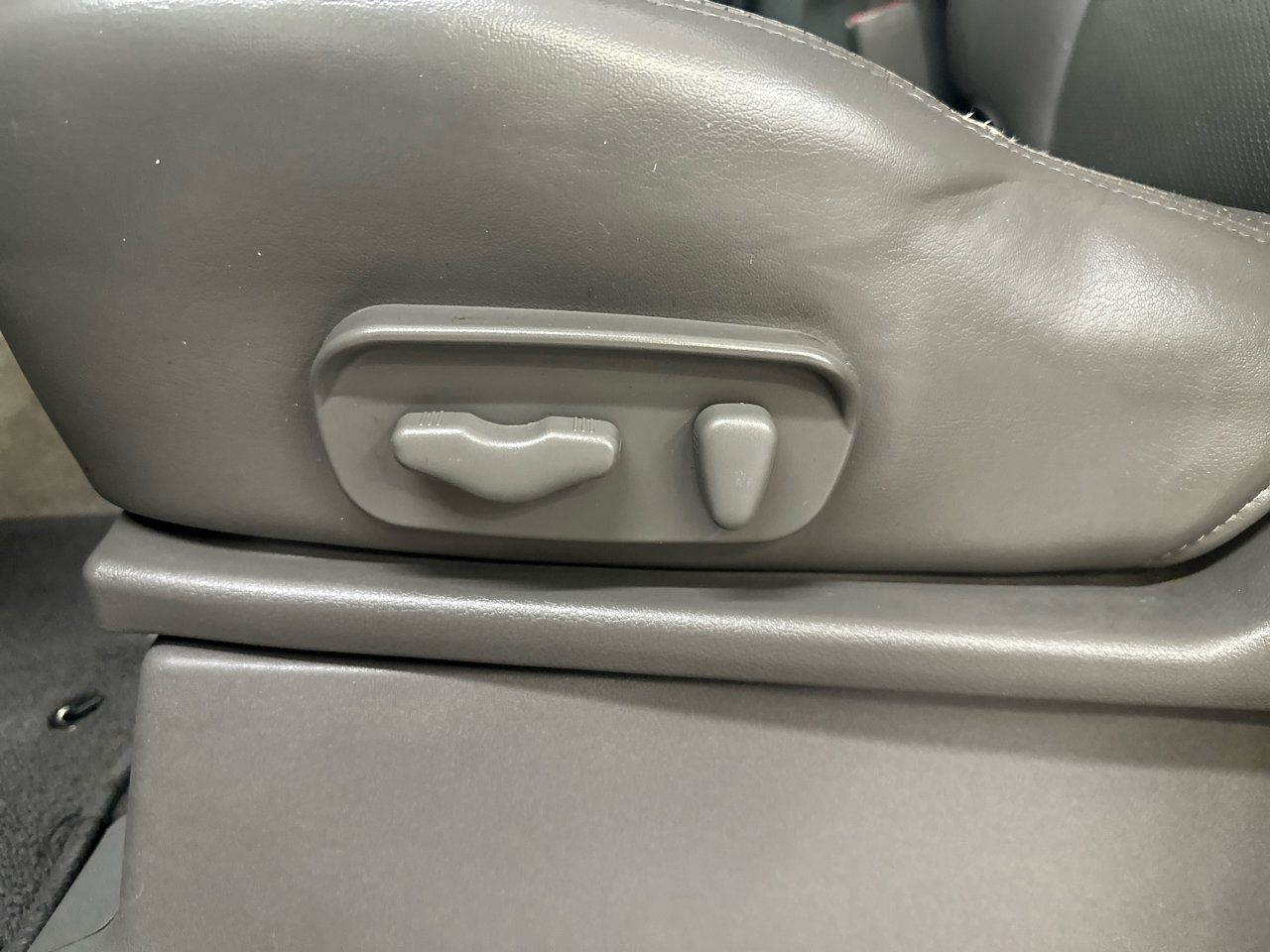 Used 2013 Nissan Frontier SL image 29