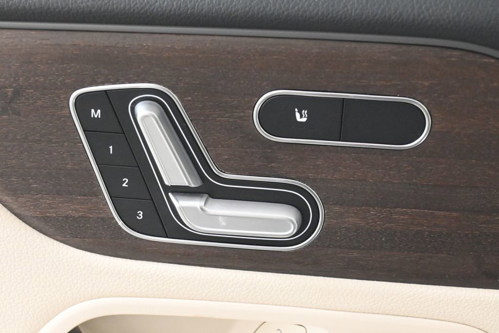 Used 2022 Mercedes-Benz GLB 250 4MATIC image 27