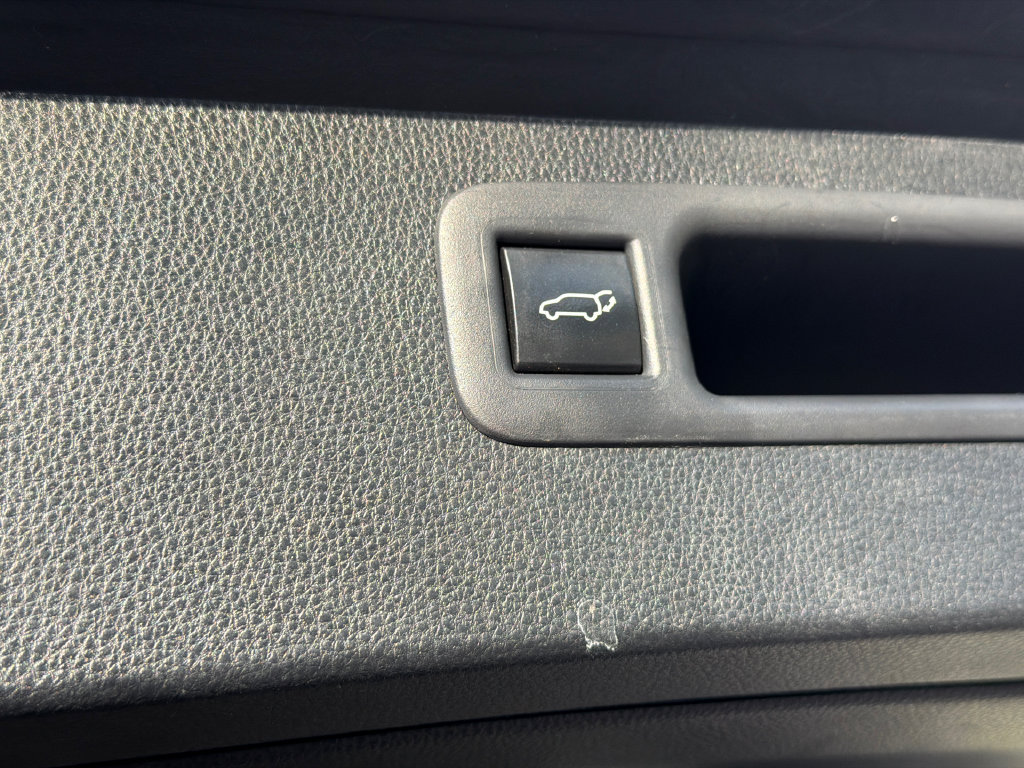 Used 2023 Toyota Highlander XLE FWD image 9