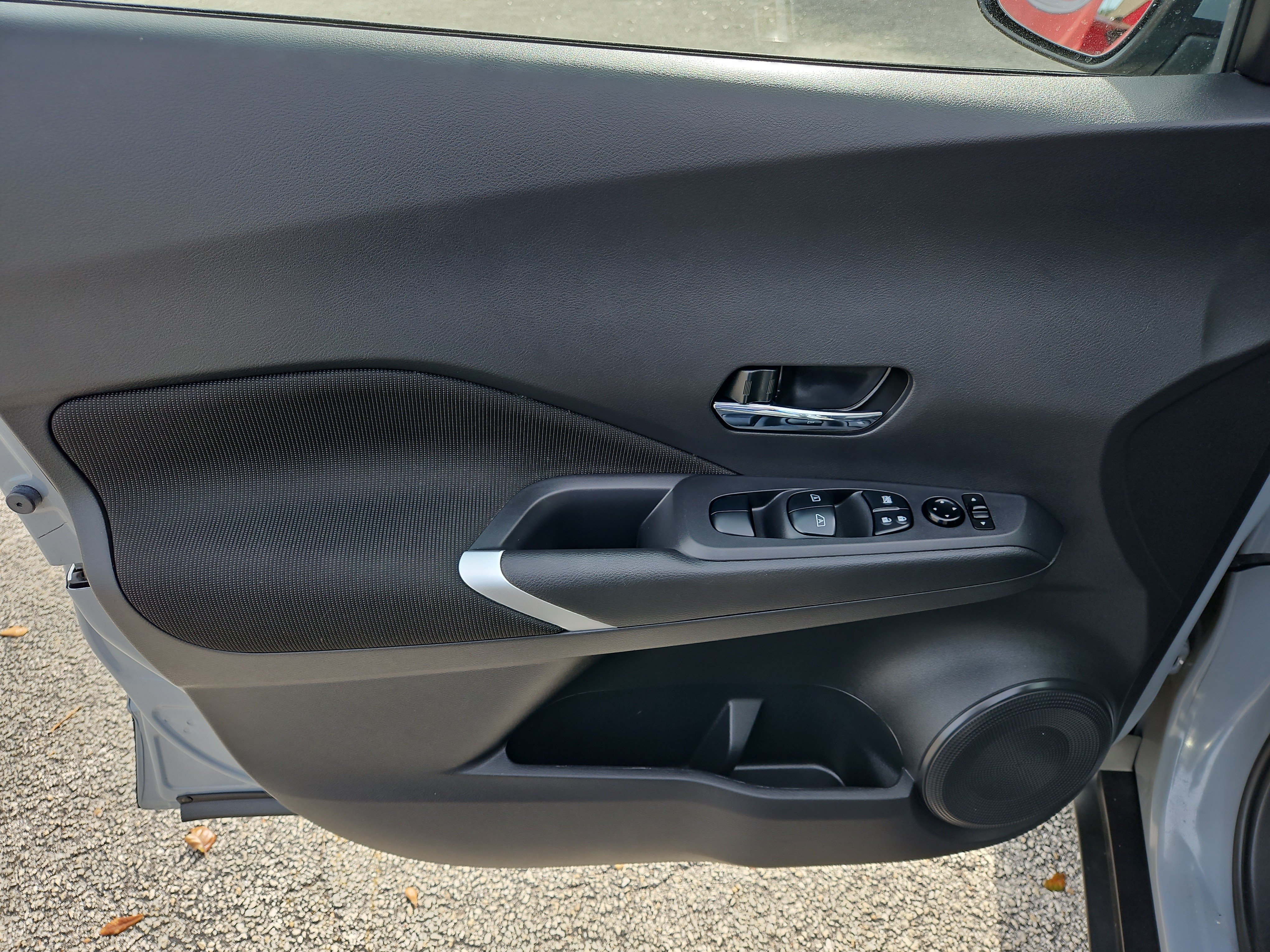 Used 2022 Nissan Kicks SV FWD image 13