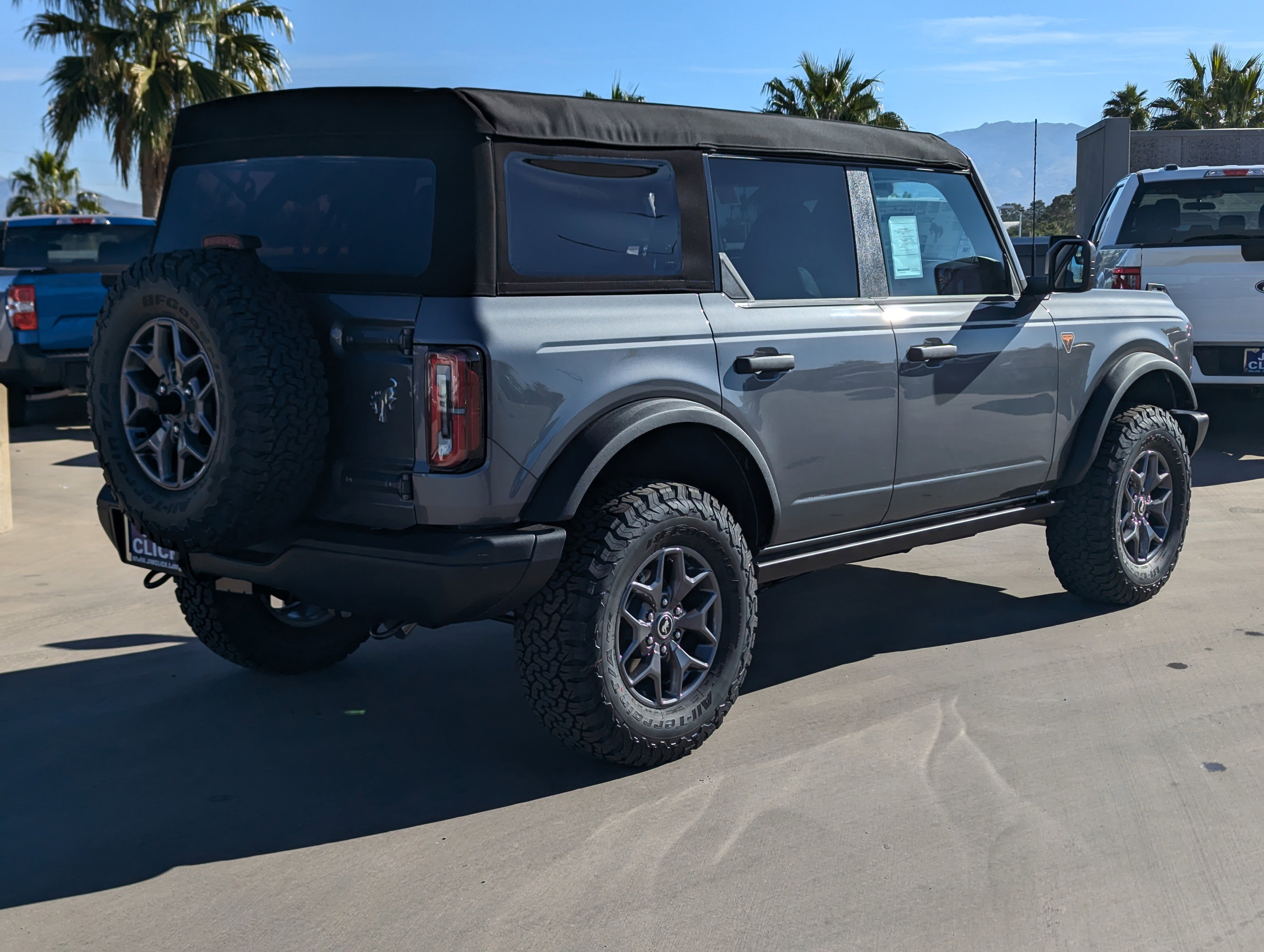 New 2025 Ford Bronco Badlands image 2