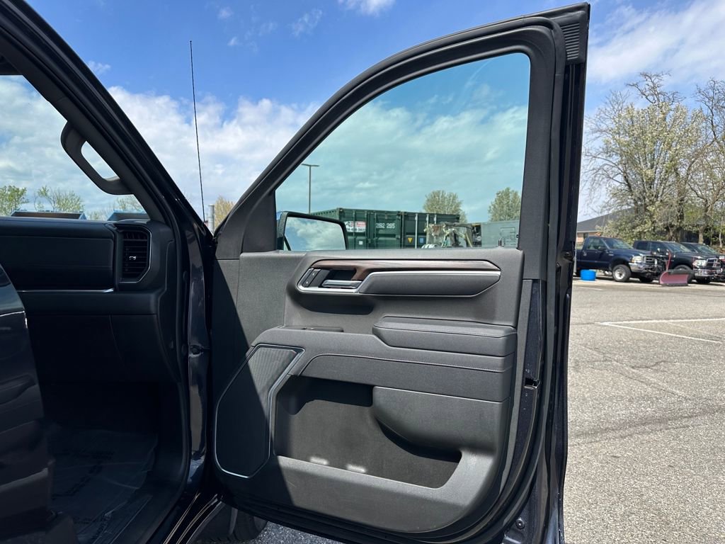 Certified 2025 GMC Sierra 1500 SLT image 19