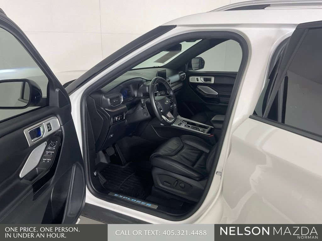 Used 2023 Ford Explorer Platinum w/ Technology Package AWD/4WD image 12