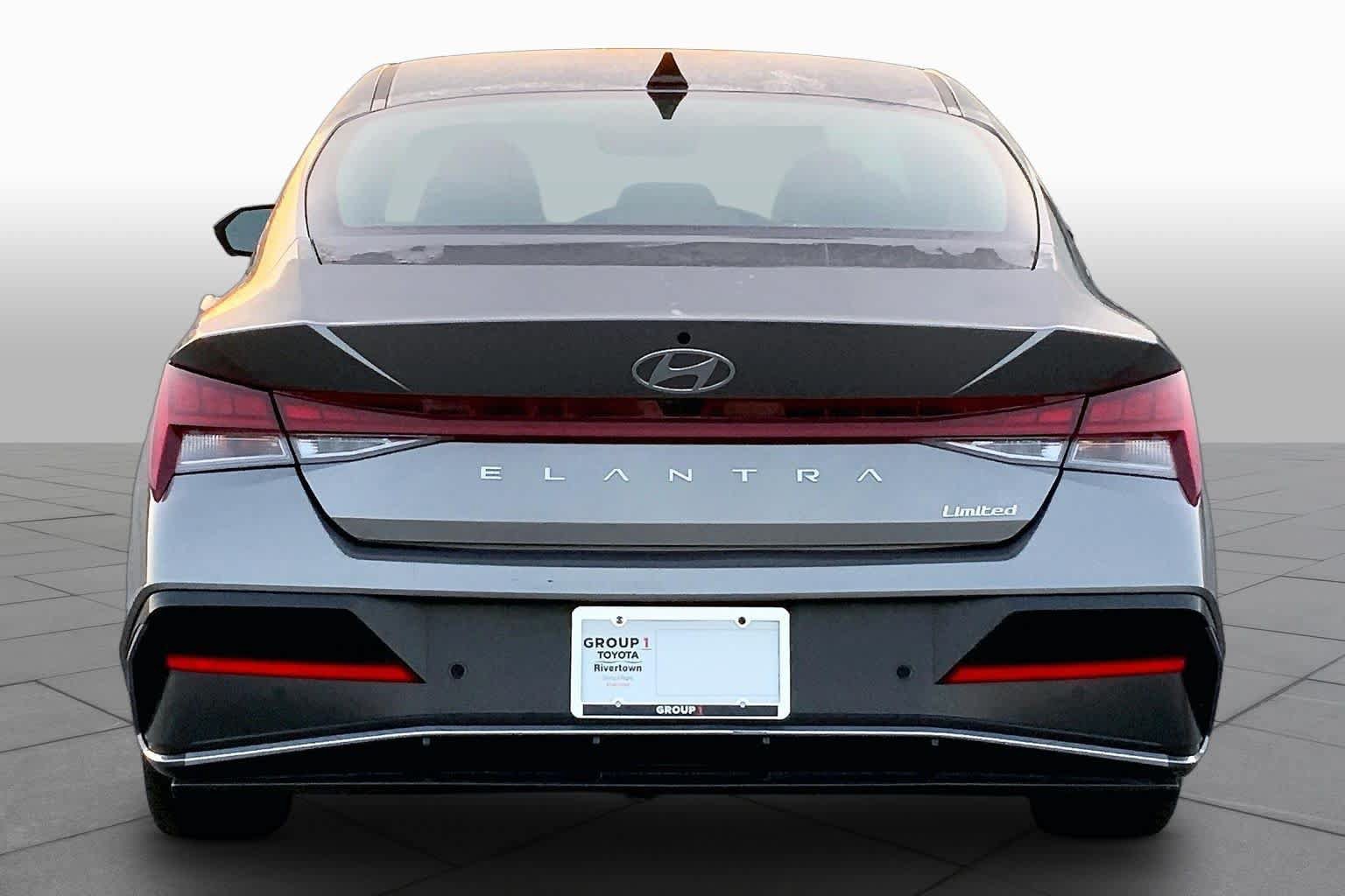 Used 2024 Hyundai Elantra Limited FWD image 5