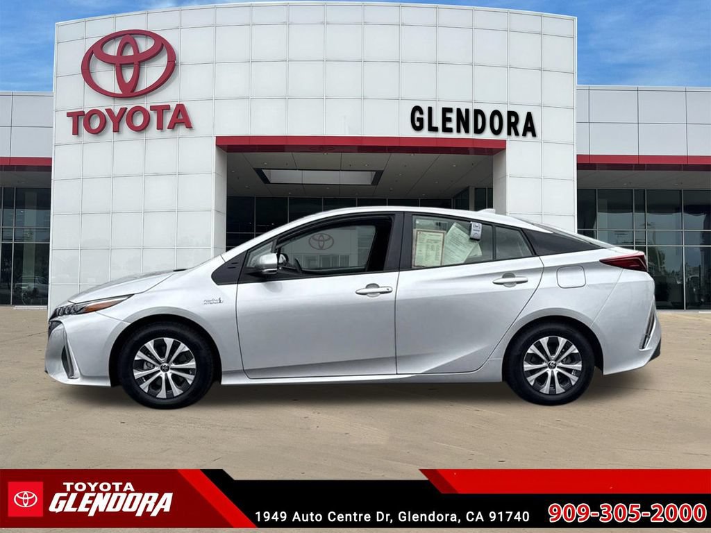 Certified 2021 Toyota Prius Prime XLE w/ Carpet Mat Package (TMS) FWD image 6