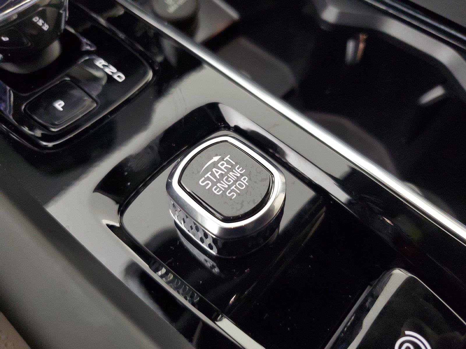 New 2027 Volvo XC60 B5 Plus AWD/4WD image 33