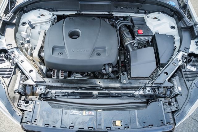 Used 2021 Volvo XC60 T6 R-Design w/ Advanced Package image 18