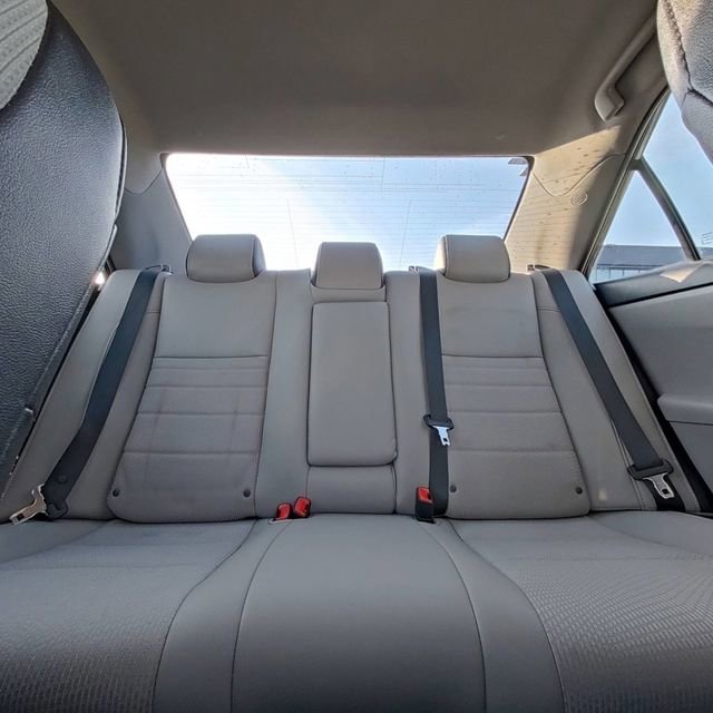 Used 2017 Toyota Camry SE image 25