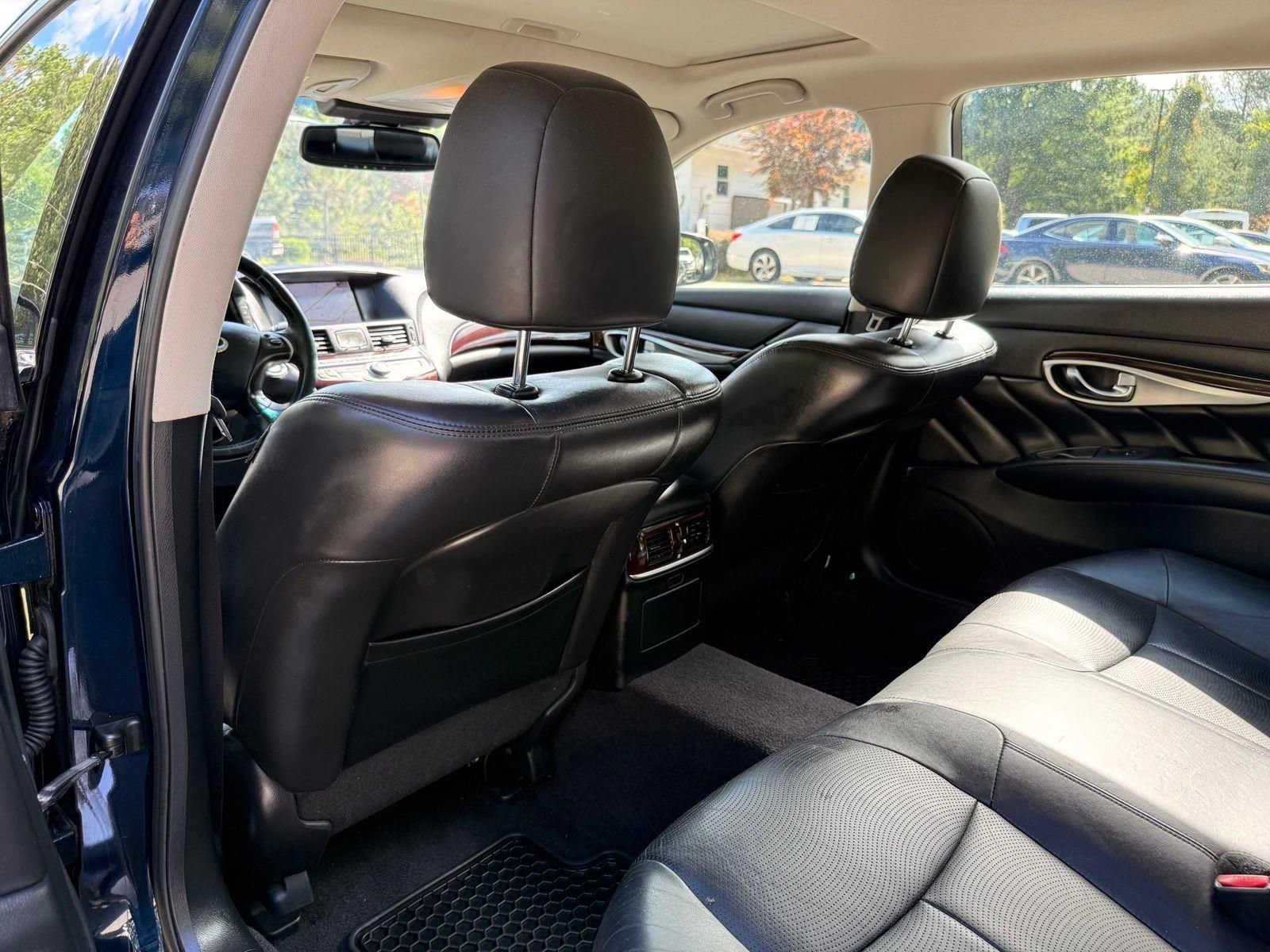 Used 2015 INFINITI Q70 L 3.7 RWD image 25