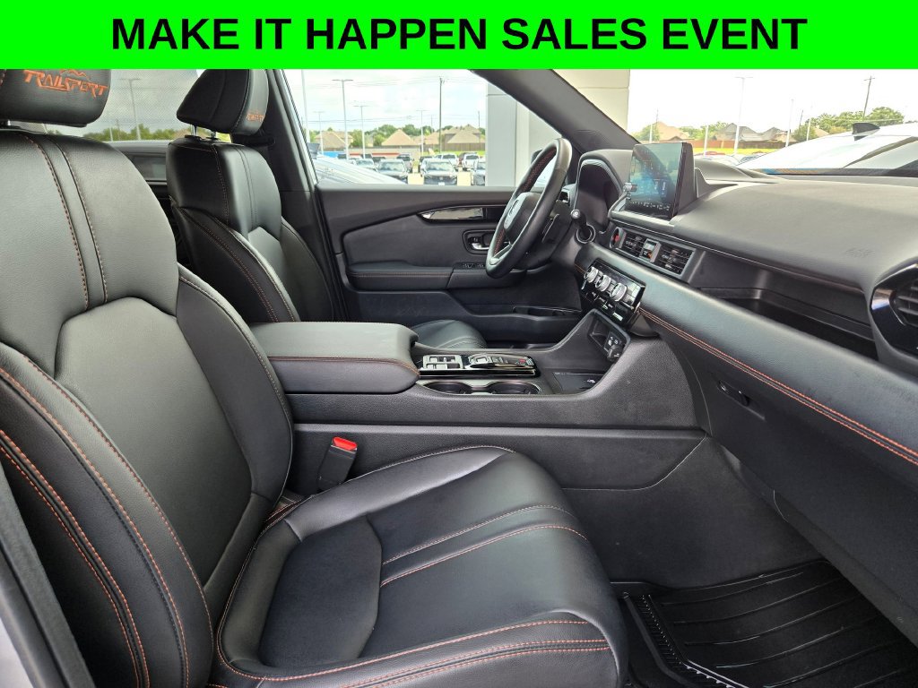 Used 2025 Honda Pilot TrailSport image 26