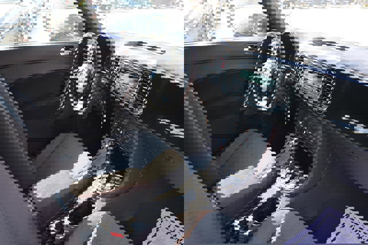 Used 2013 Volkswagen Beetle 2.5 image 9