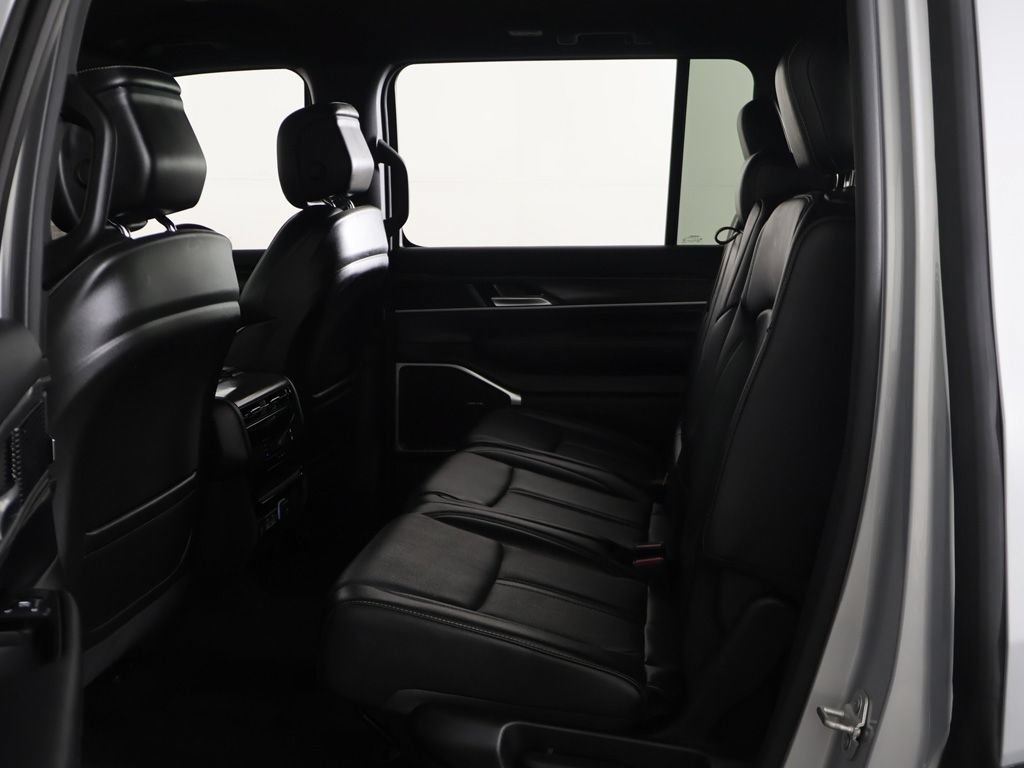 Used 2024 Jeep Wagoneer Series II w/ Flexible Seating Group AWD/4WD image 32