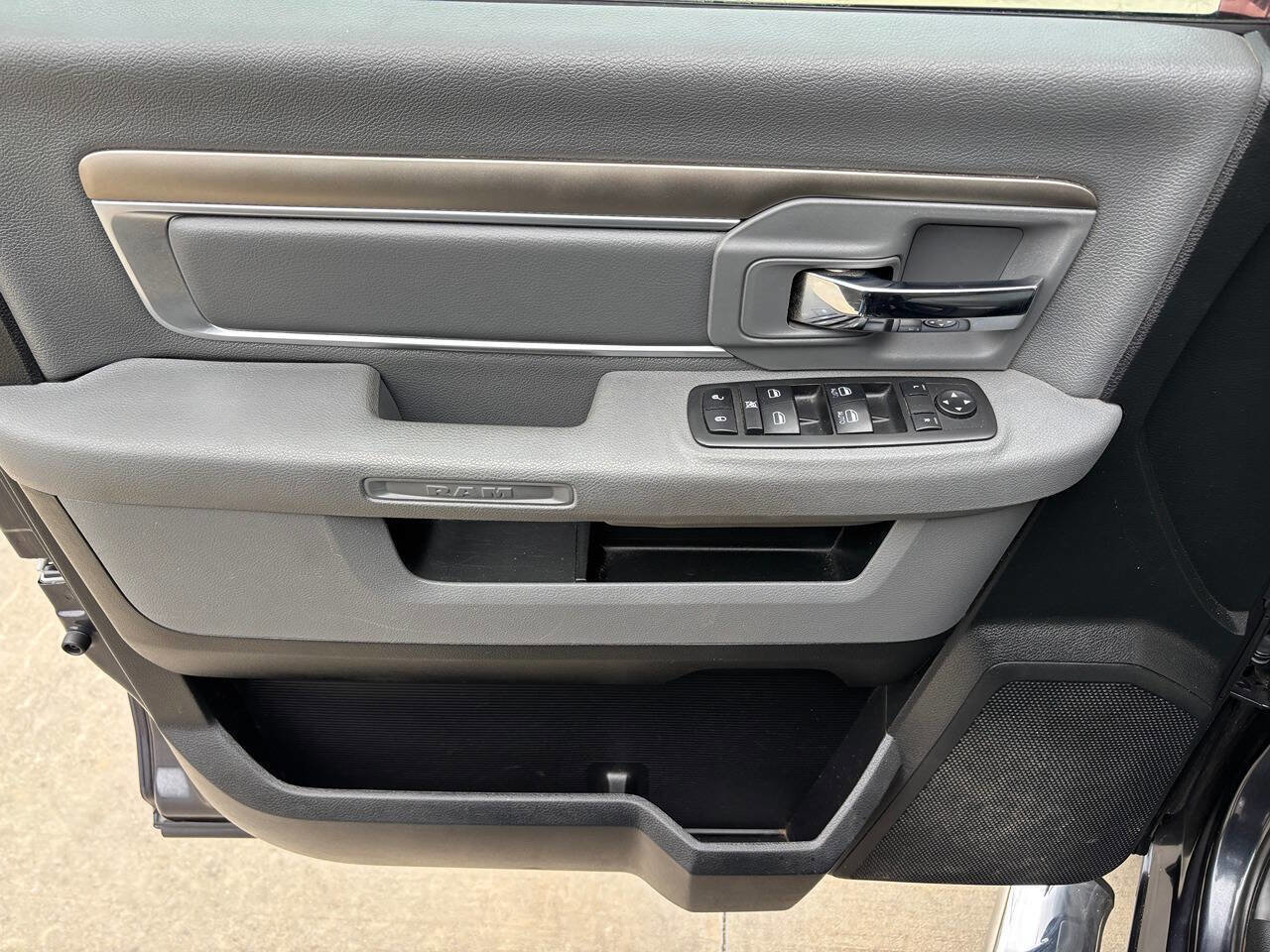 Used 2017 RAM 1500 Classic SLT image 21