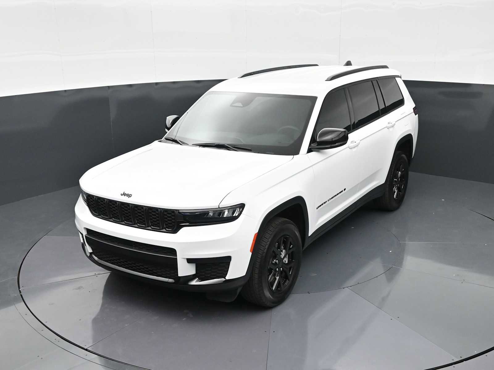Used 2024 Jeep Grand Cherokee L Laredo RWD image 18