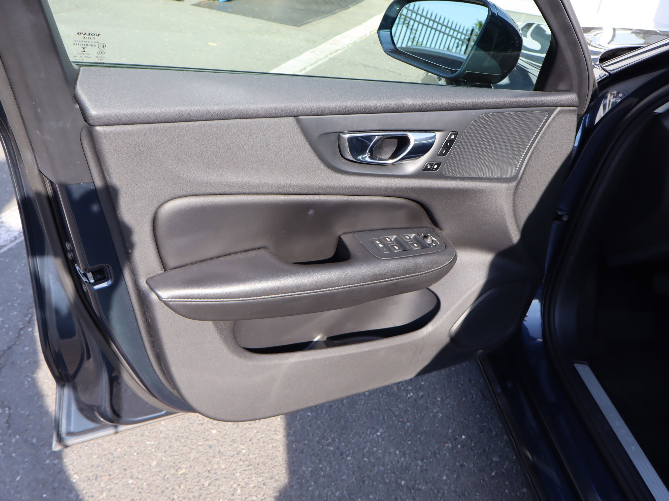 Used 2020 Volvo S60 T6 Momentum image 15