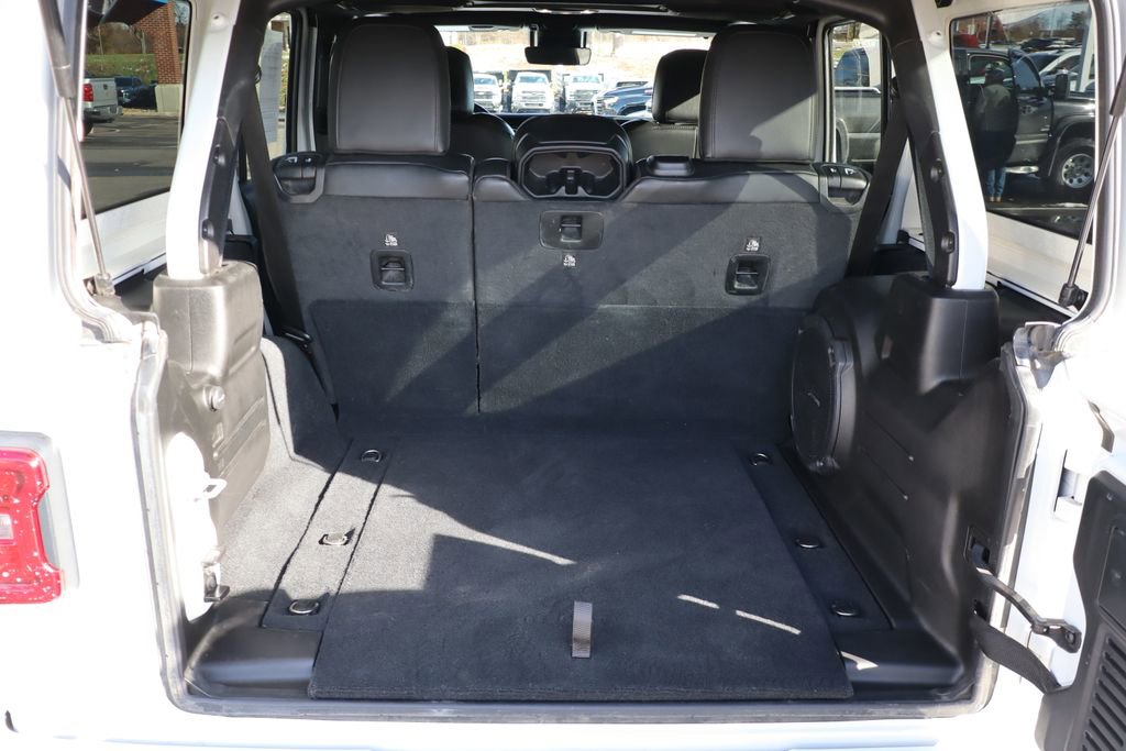 Used 2020 Jeep Wrangler Unlimited Sahara image 39