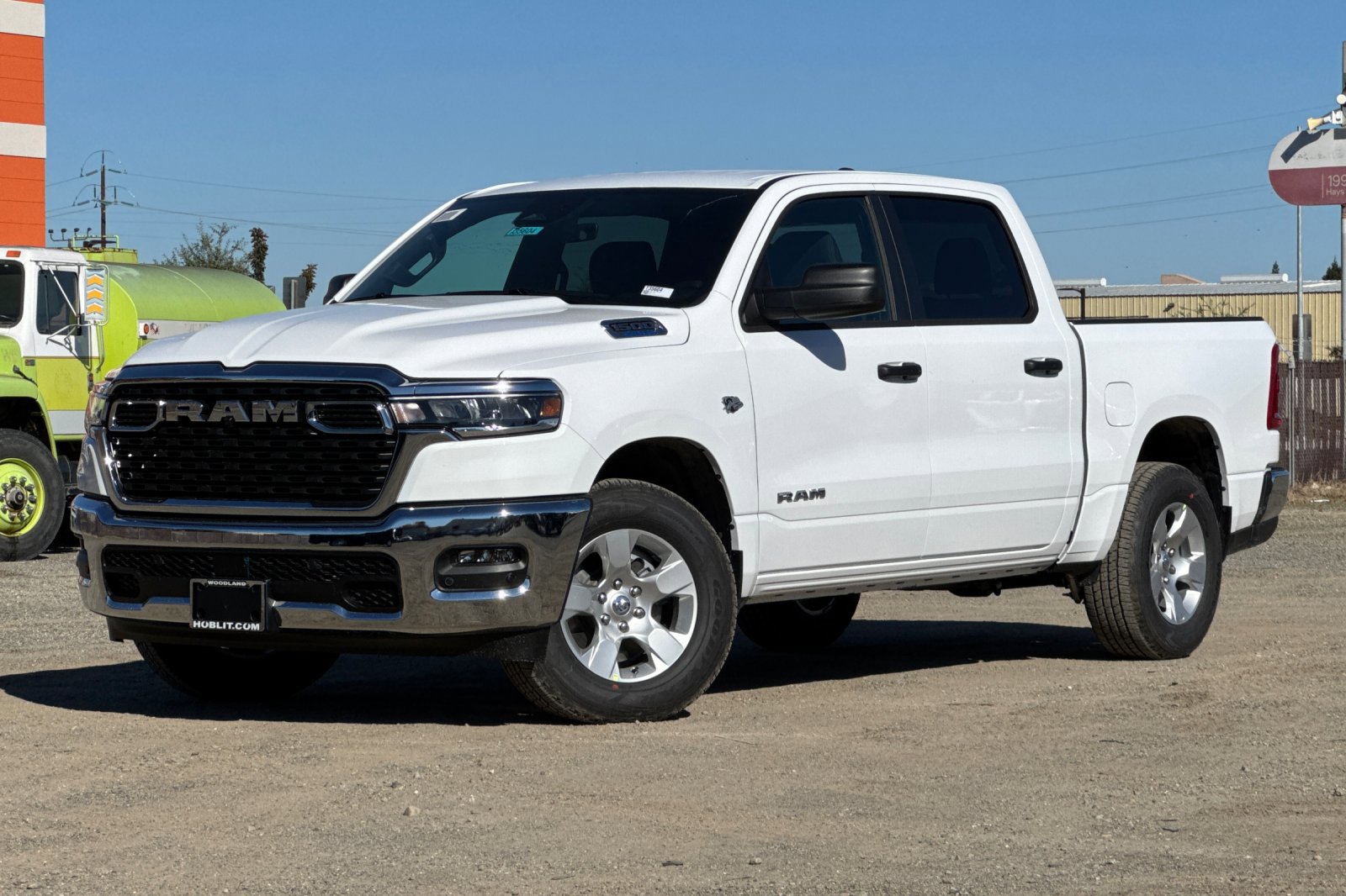 New 2026 RAM 1500 4x4 Crew Cab image 7
