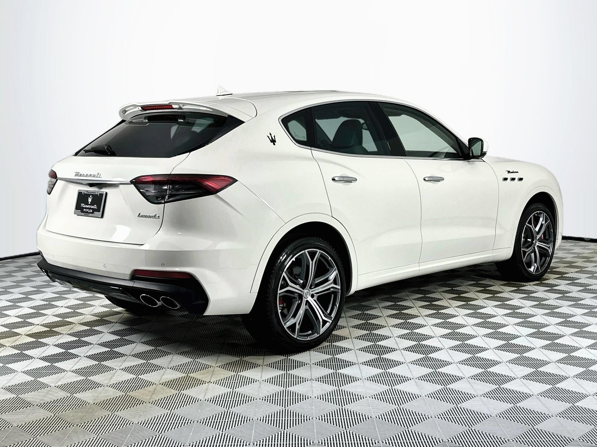 Used 2023 Maserati Levante Modena AWD/4WD image 5
