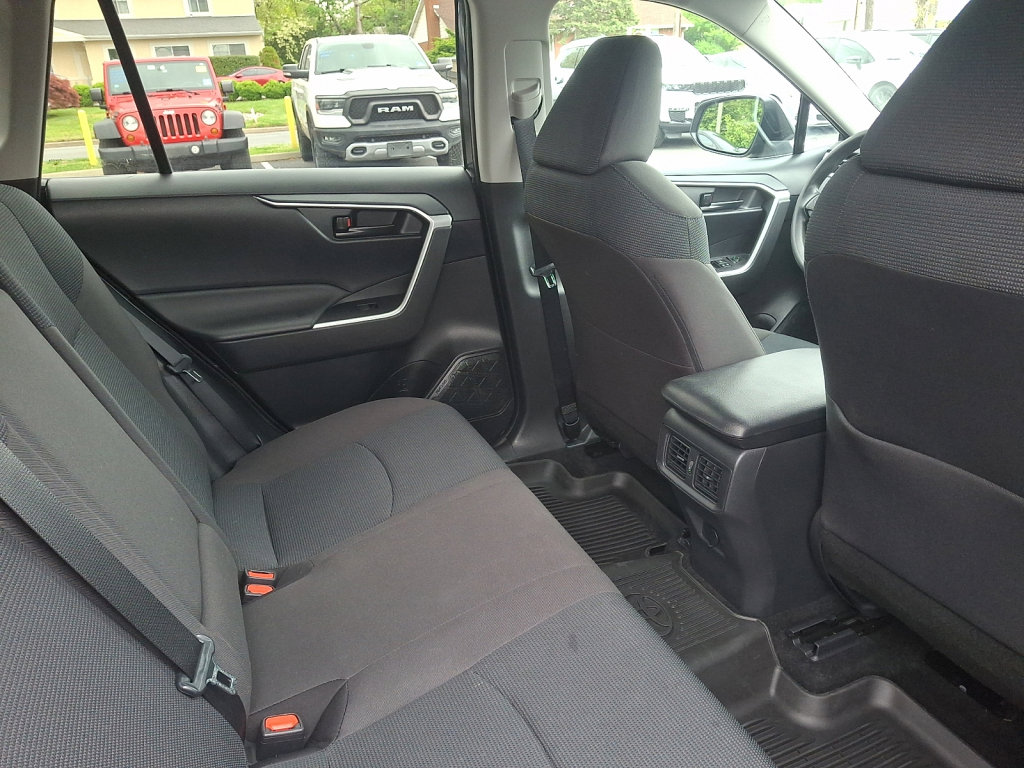 Used 2023 Toyota RAV4 LE AWD/4WD image 15