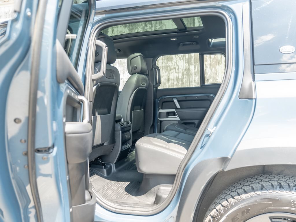 Used 2022 Land Rover Defender 110 X-Dynamic HSE AWD/4WD image 34