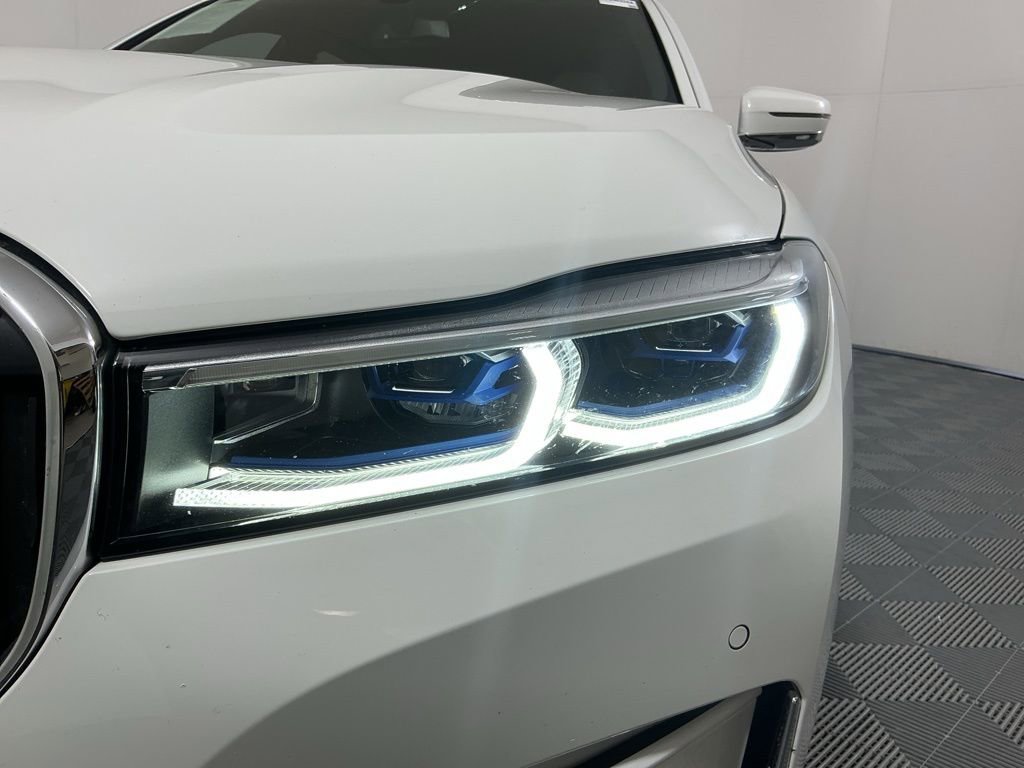 Used 2021 BMW ALPINA B7 xDrive w/ Luxury Rear Seating Package image 8
