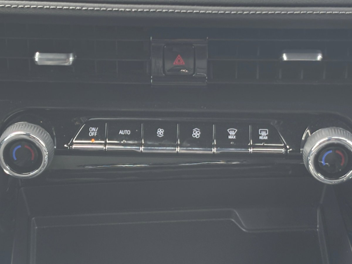 Used 2025 Chevrolet Tahoe LS RWD image 4