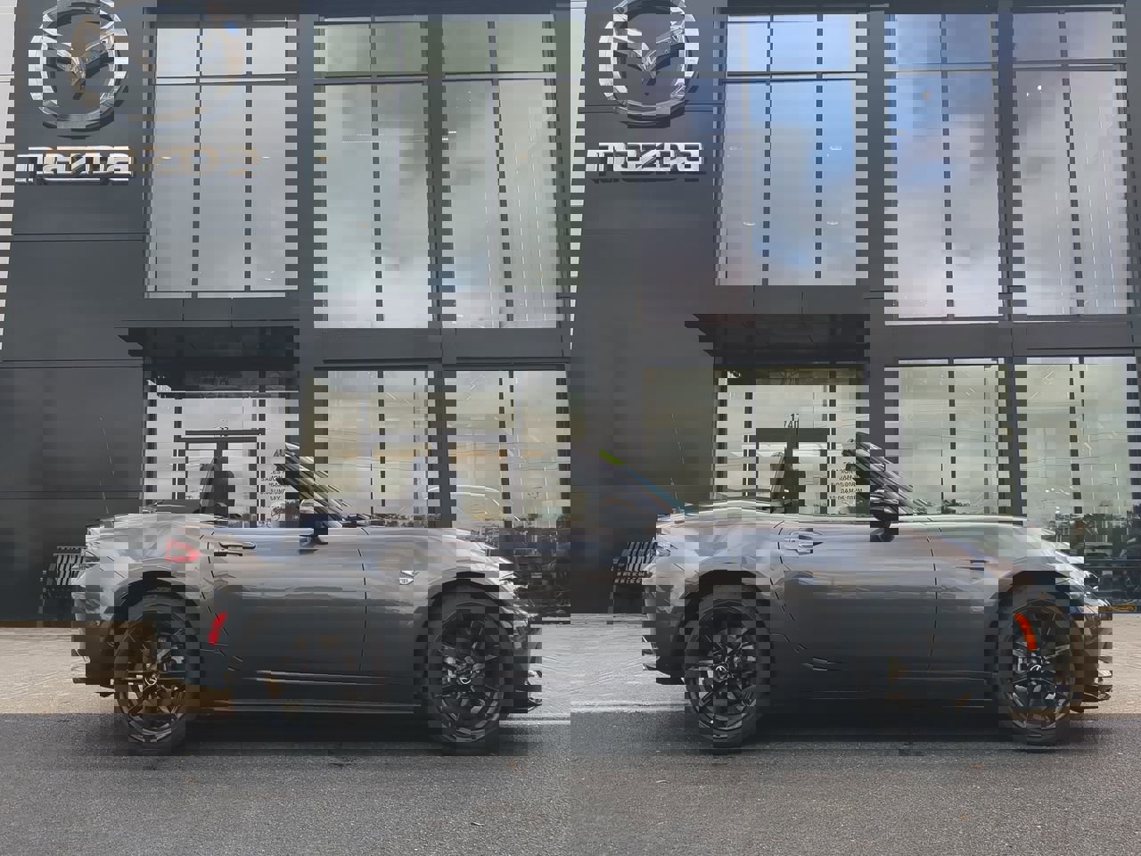 Used 2021 MAZDA MX-5 Miata Club image 2