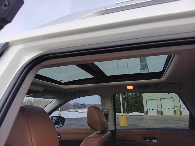Used 2023 Nissan Pathfinder Platinum image 3