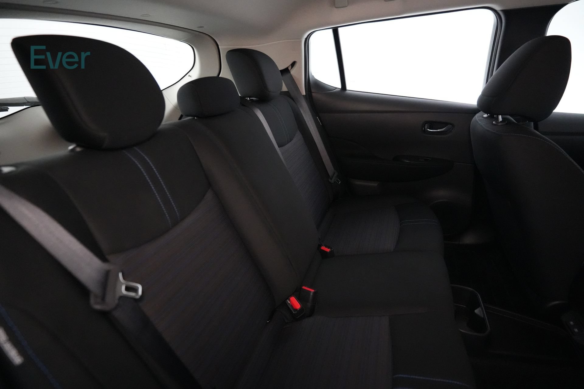 Used 2025 Nissan Leaf S FWD image 5