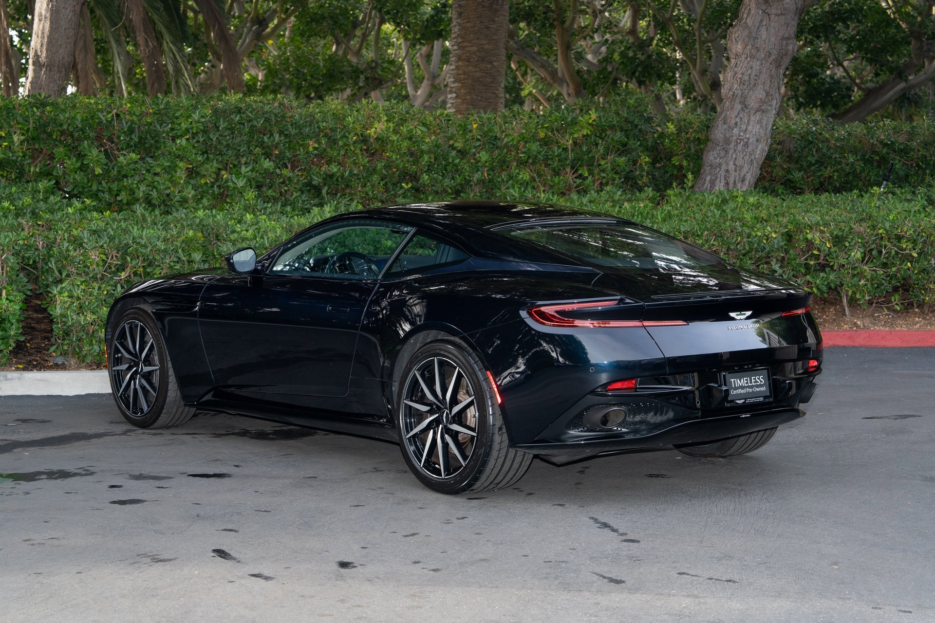 Used 2020 Aston Martin DB11 Coupe image 4