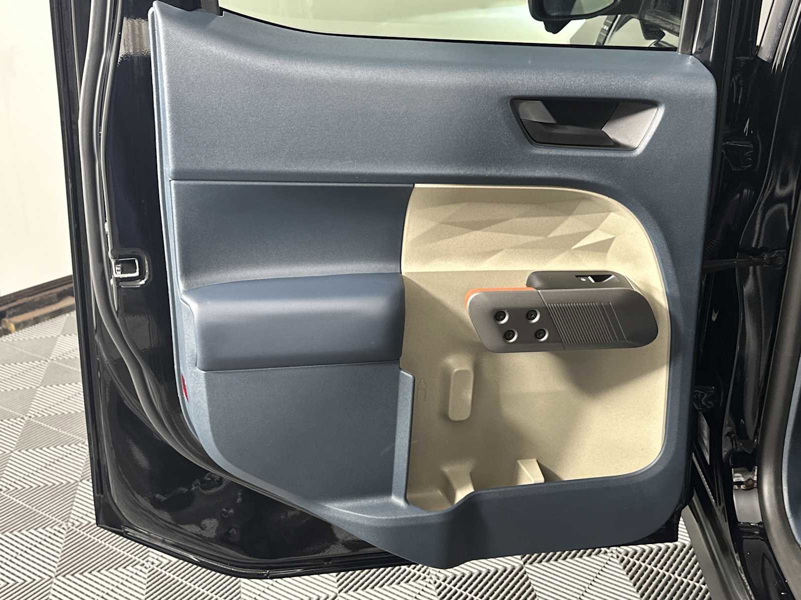 Used 2025 Ford Maverick Lariat image 23