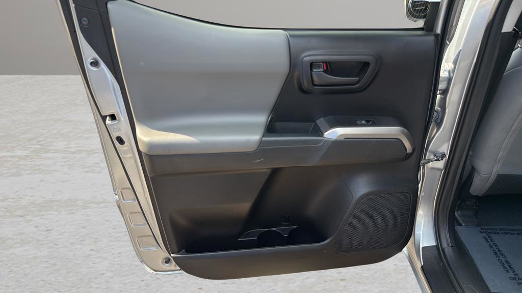 Used 2020 Toyota Tacoma SR5 image 13