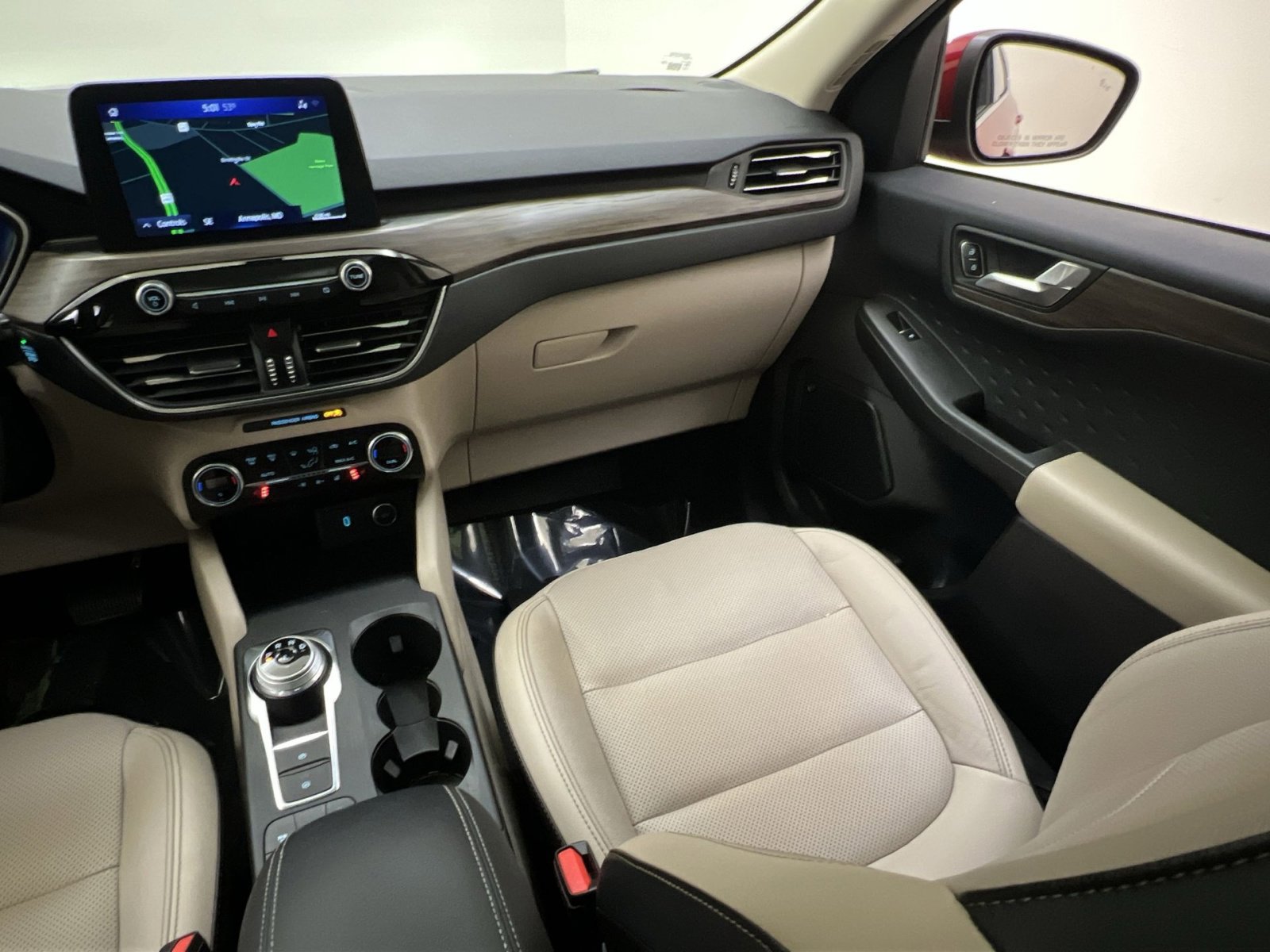 Used 2020 Ford Escape Titanium image 31