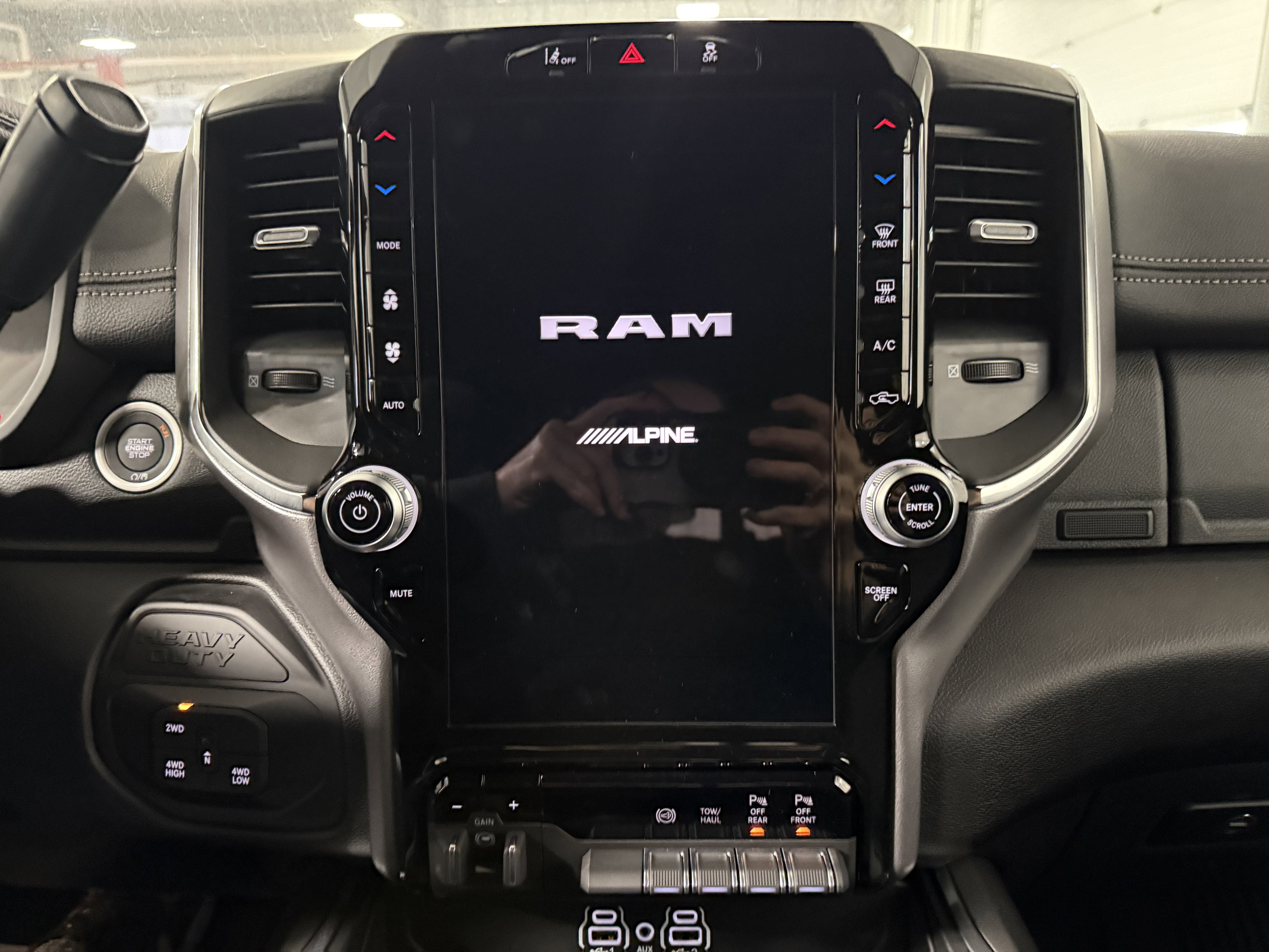 New 2026 RAM 2500 Laramie AWD/4WD image 25